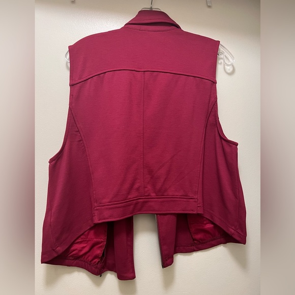 Torrid Size 1 (sixe14) vest w/zipper. - Picture 2 of 2